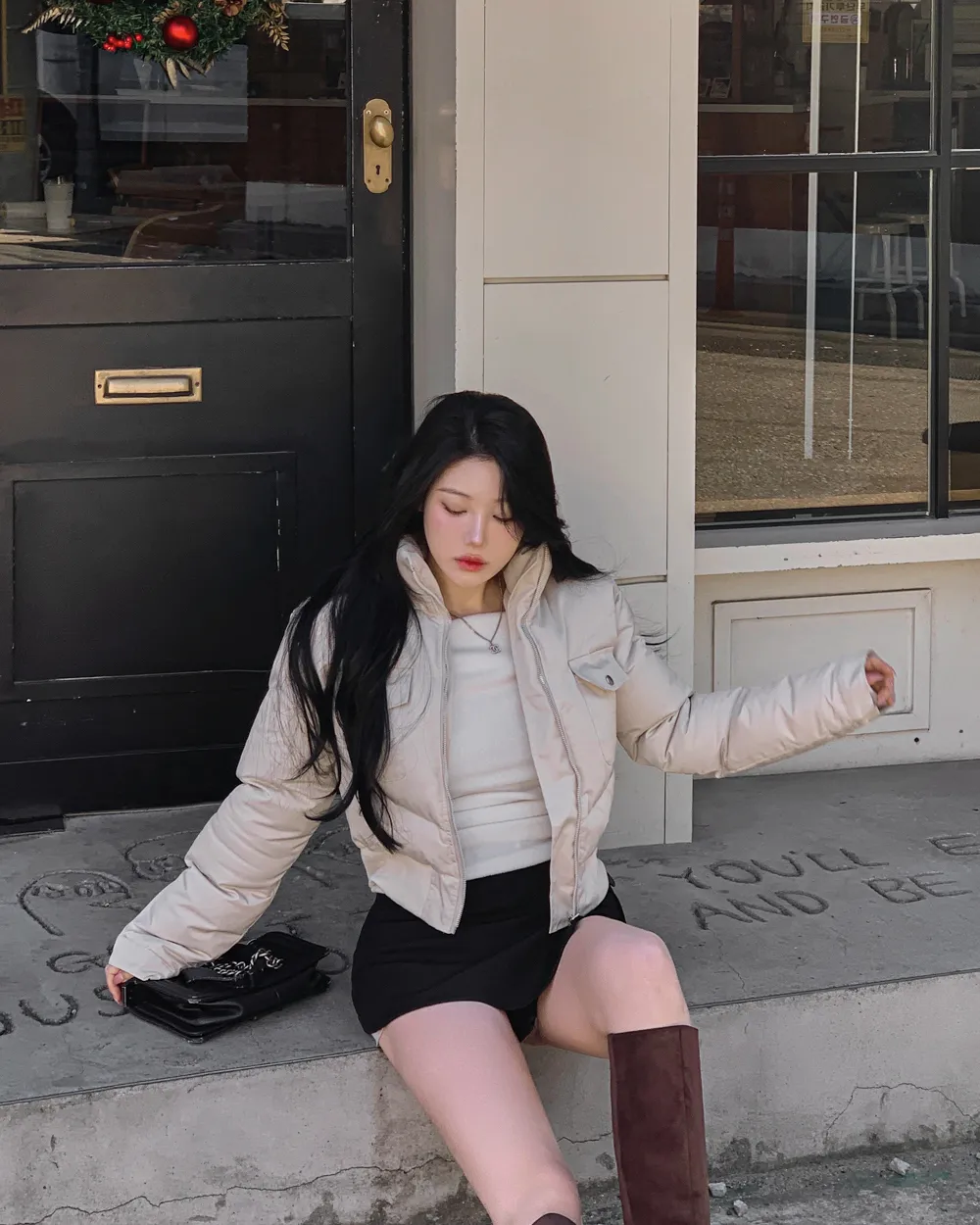 패딩 모델 착용 이미지-S1L51