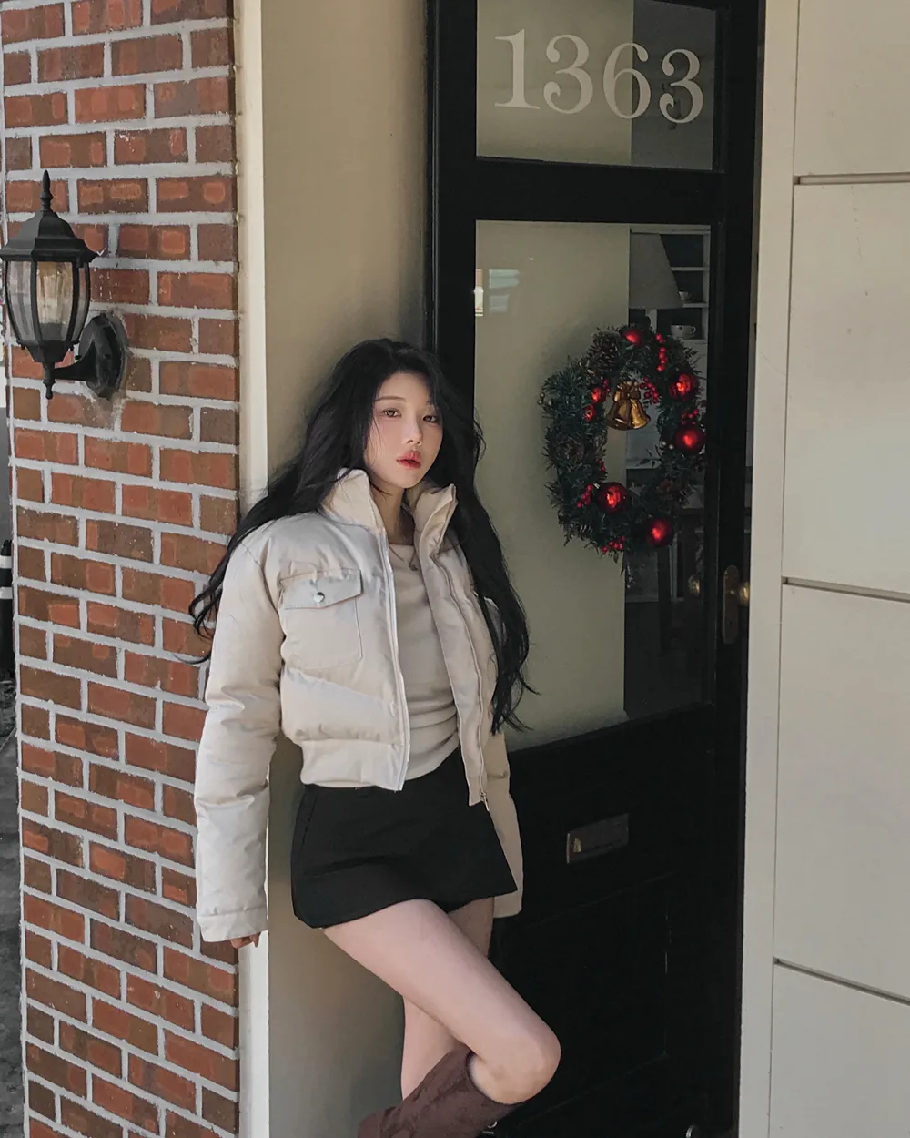 패딩 모델 착용 이미지-S1L46