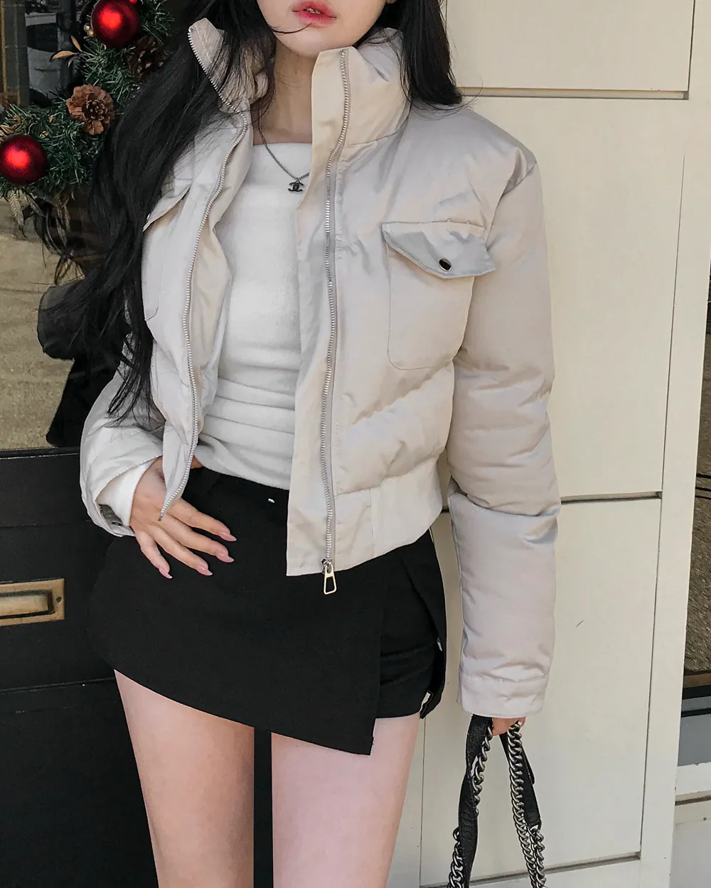 패딩 모델 착용 이미지-S1L61