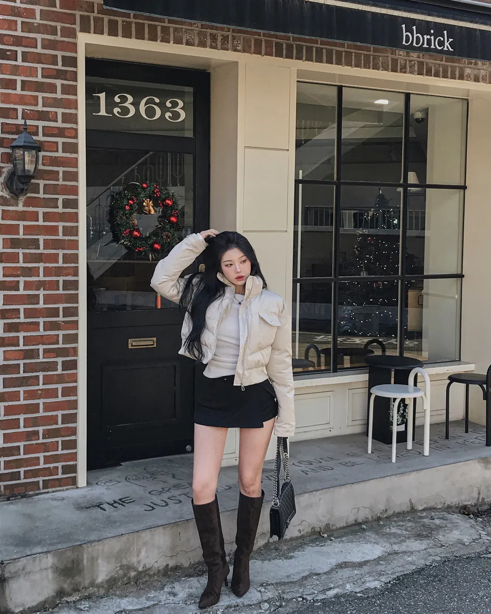 패딩 모델 착용 이미지-S1L67