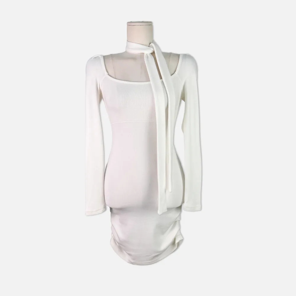 드레스 화이트 색상 이미지-S4L4