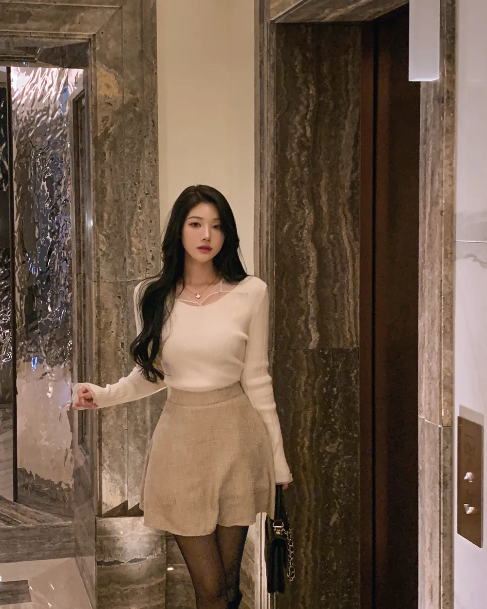 긴팔 티셔츠 모델 착용 이미지-S1L108