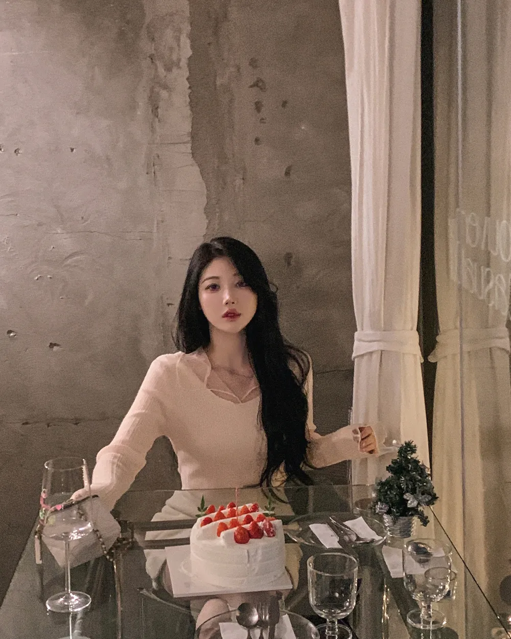 긴팔 티셔츠 모델 착용 이미지-S1L53