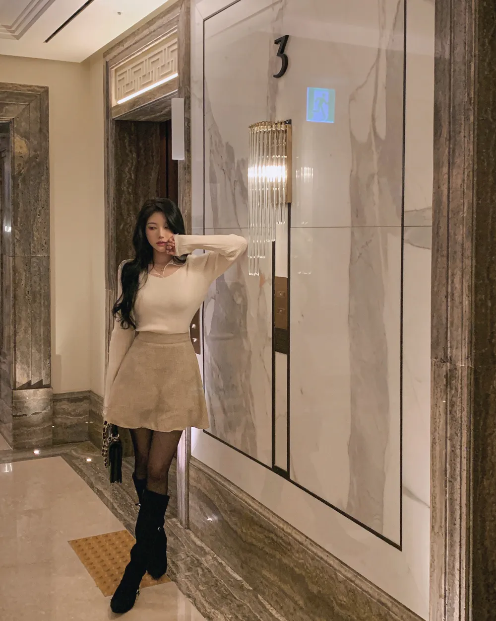 긴팔 티셔츠 모델 착용 이미지-S1L109