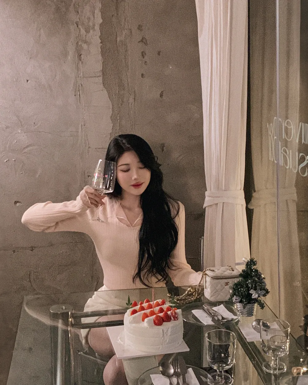 긴팔 티셔츠 모델 착용 이미지-S1L54