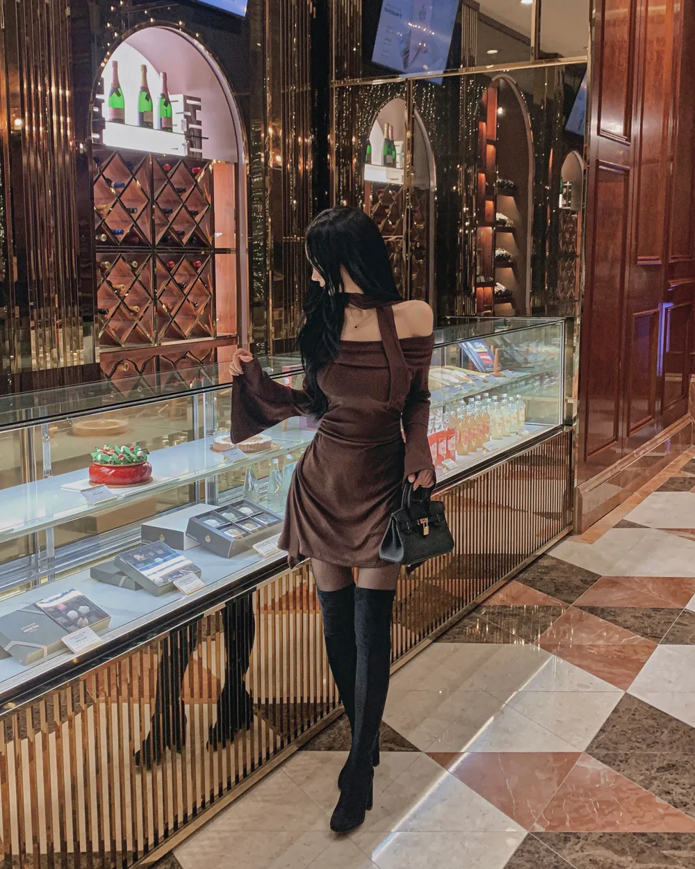 드레스 모델 착용 이미지-S2L10