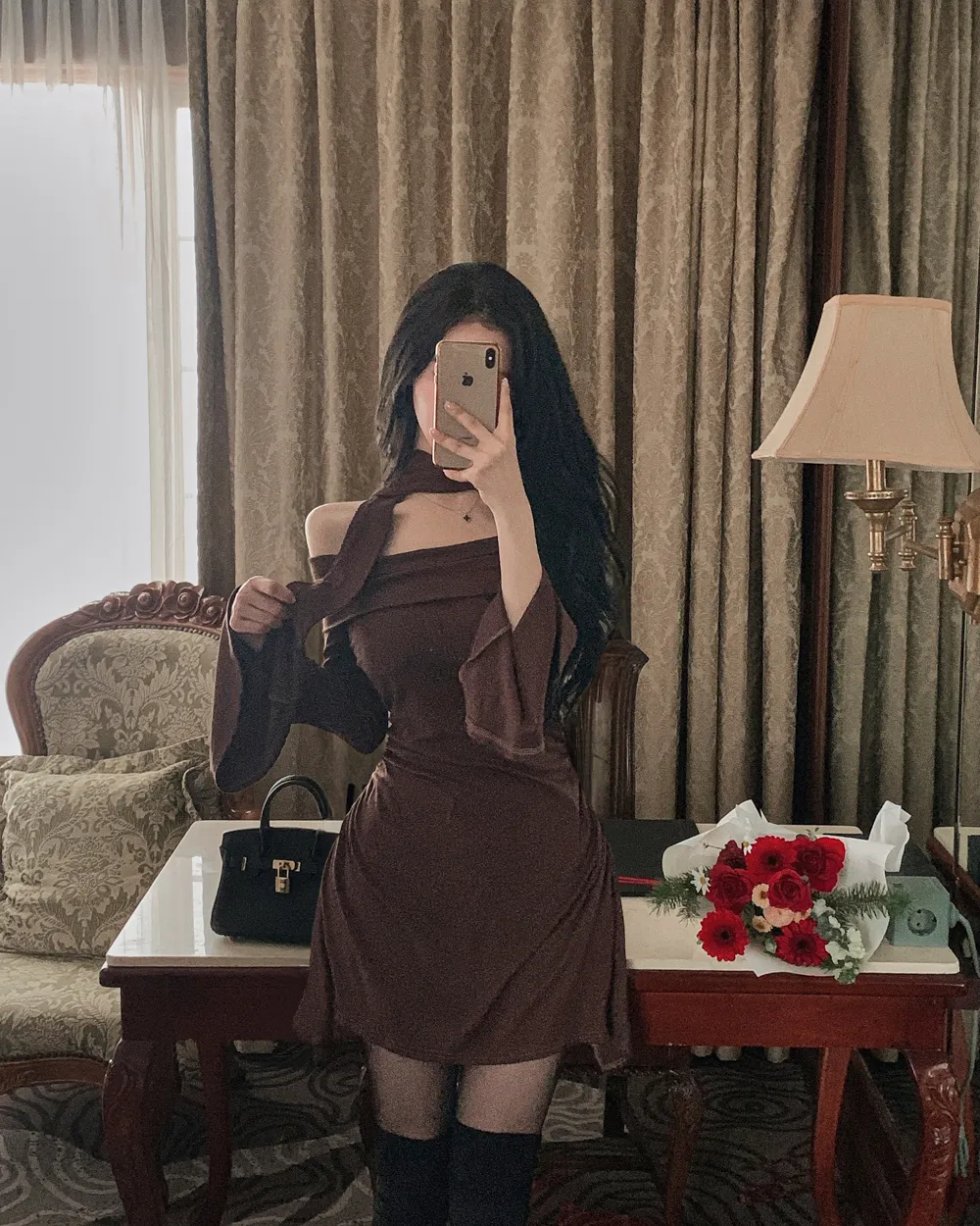 드레스 모델 착용 이미지-S2L3