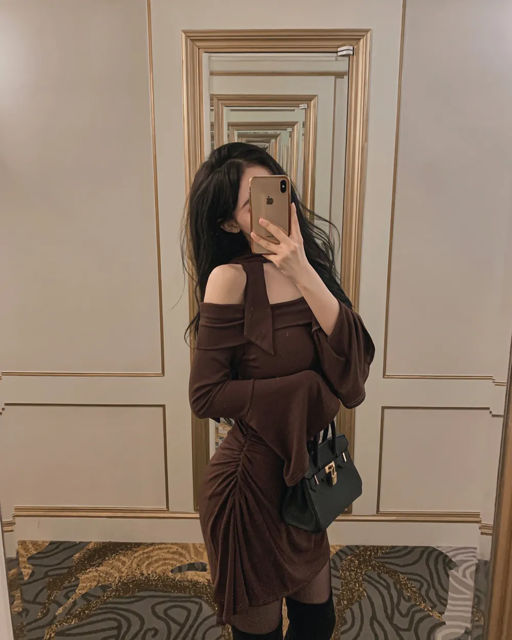 드레스 모델 착용 이미지-S2L4