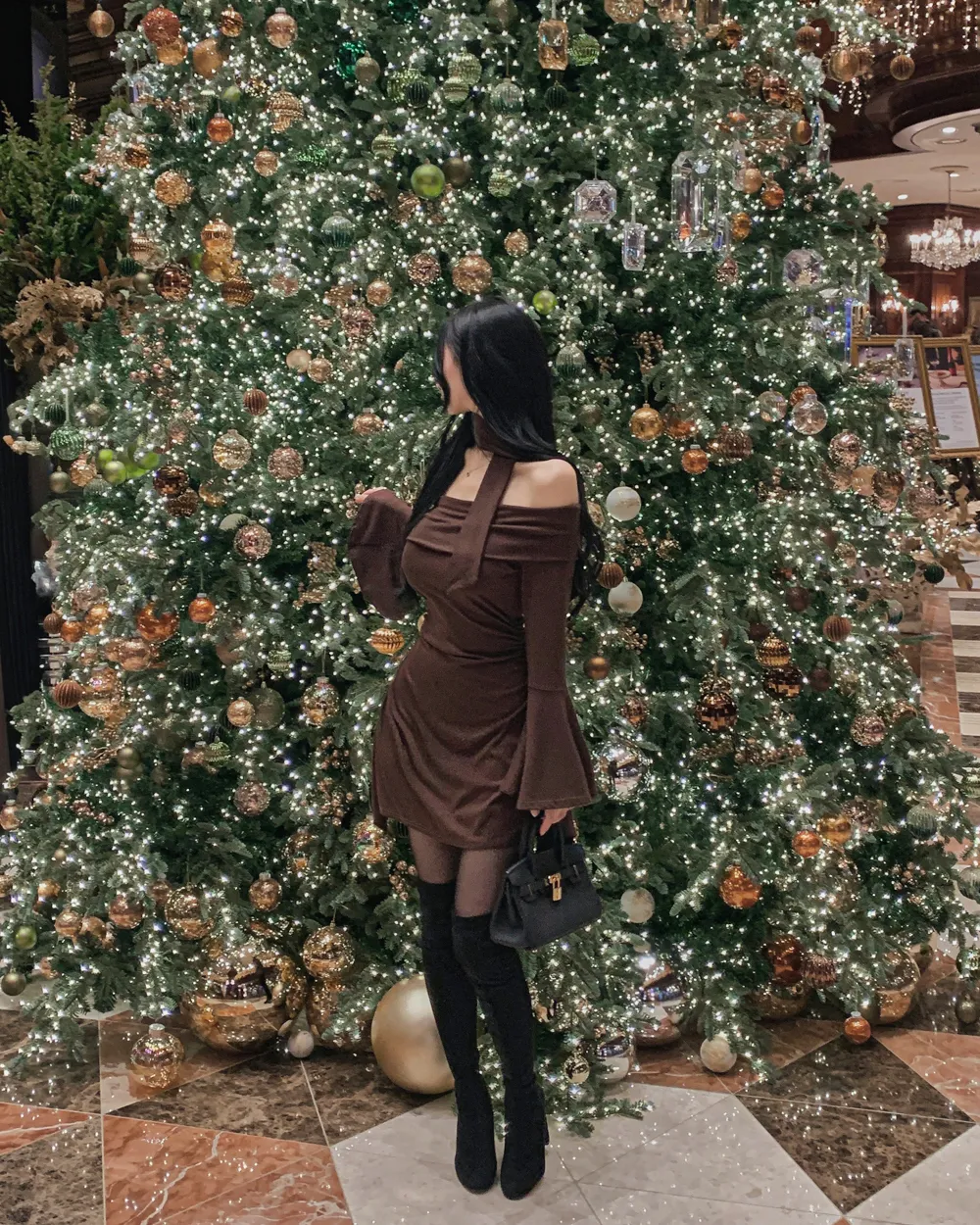 드레스 모델 착용 이미지-S2L8