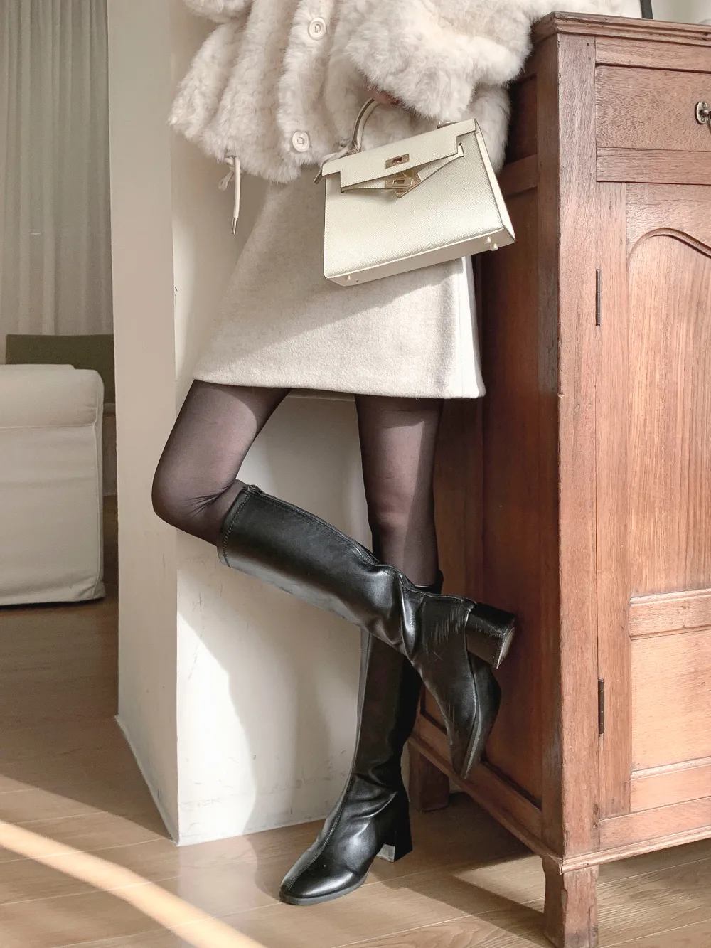 미니 스커트 모델 착용 이미지-S2L23