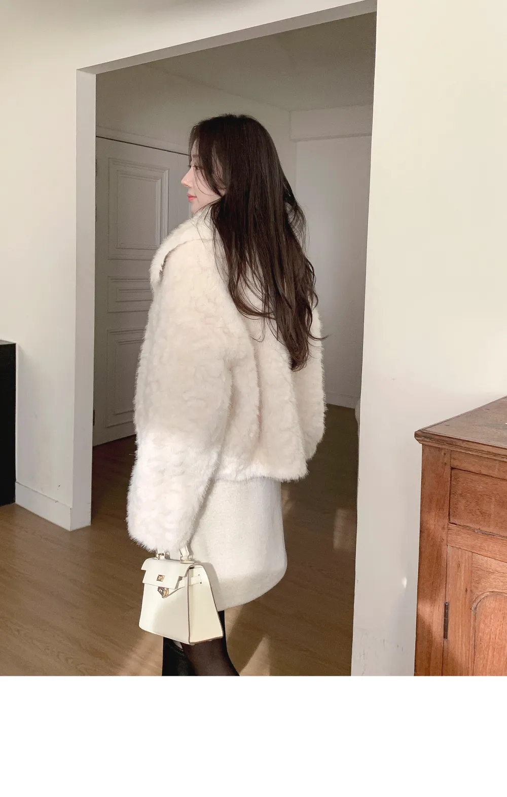 미니 스커트 모델 착용 이미지-S2L18