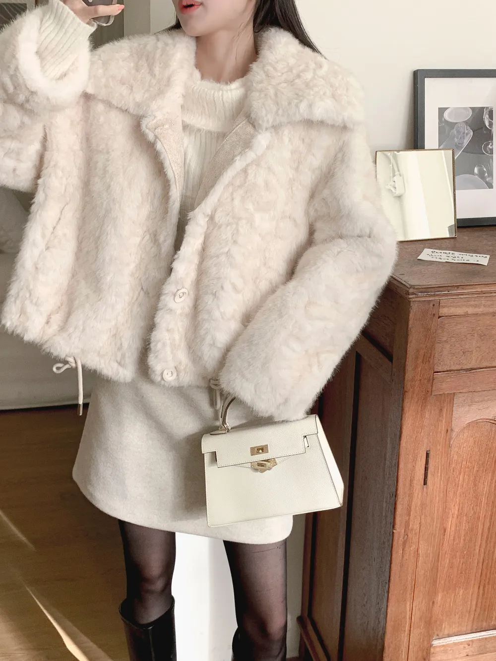 미니 스커트 모델 착용 이미지-S2L24