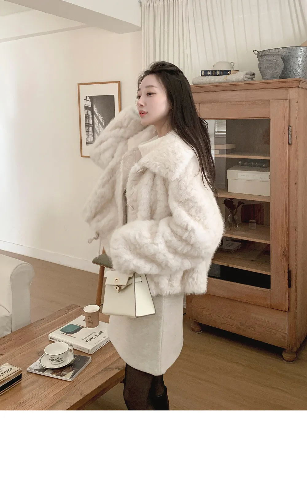 미니 스커트 모델 착용 이미지-S2L22