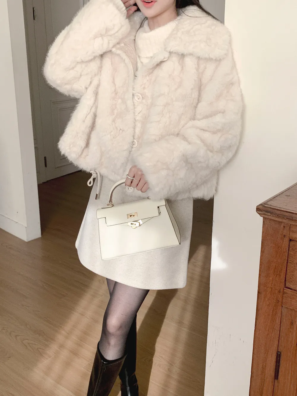 미니 스커트 모델 착용 이미지-S2L17