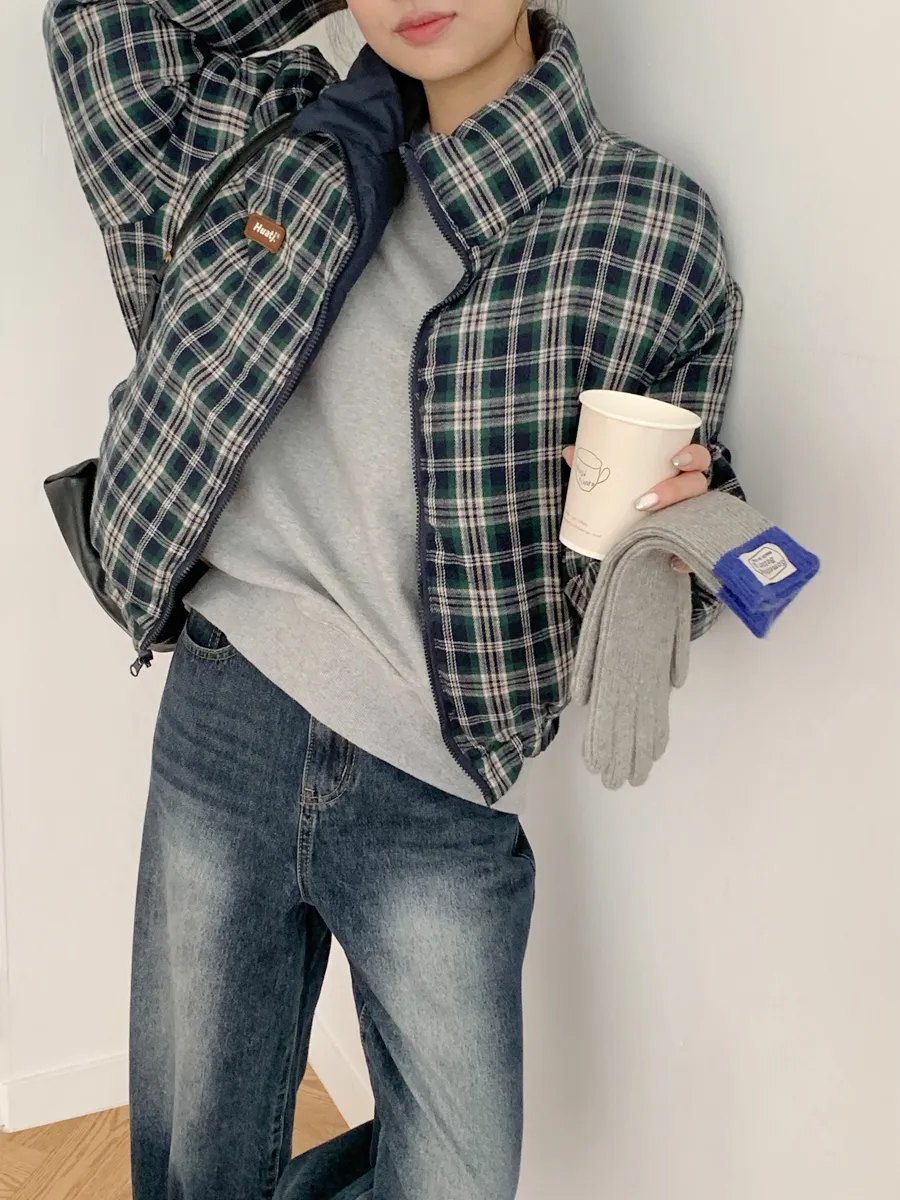 패딩 모델 착용 이미지-S1L44