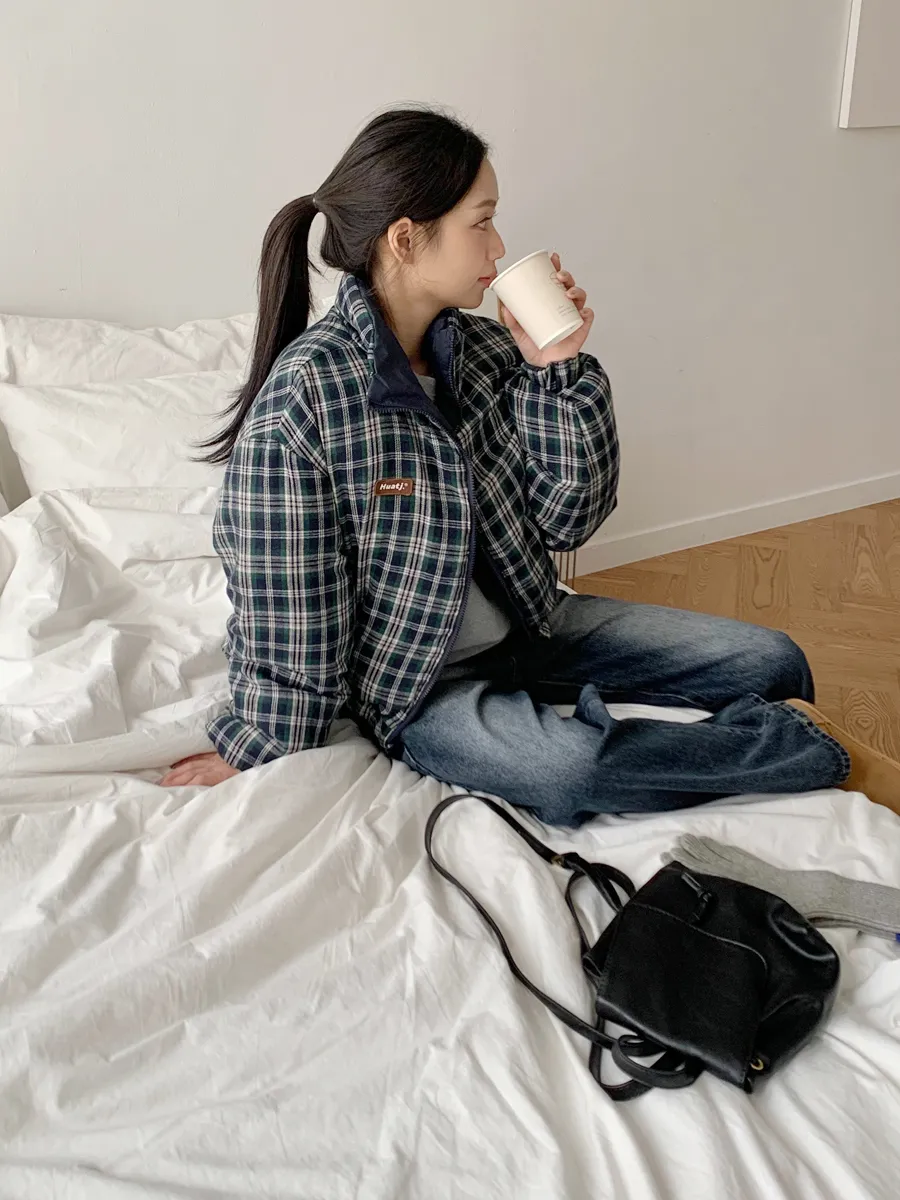 패딩 모델 착용 이미지-S1L40