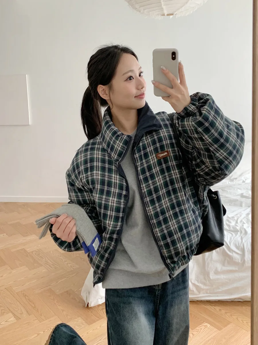 패딩 모델 착용 이미지-S1L41