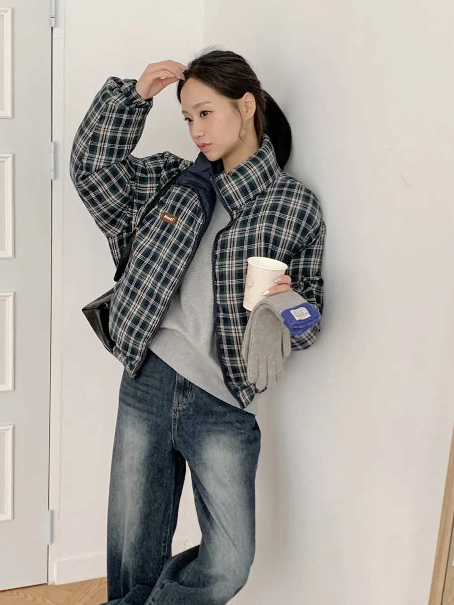 패딩 모델 착용 이미지-S1L43