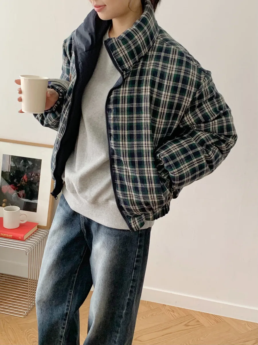 패딩 모델 착용 이미지-S1L47