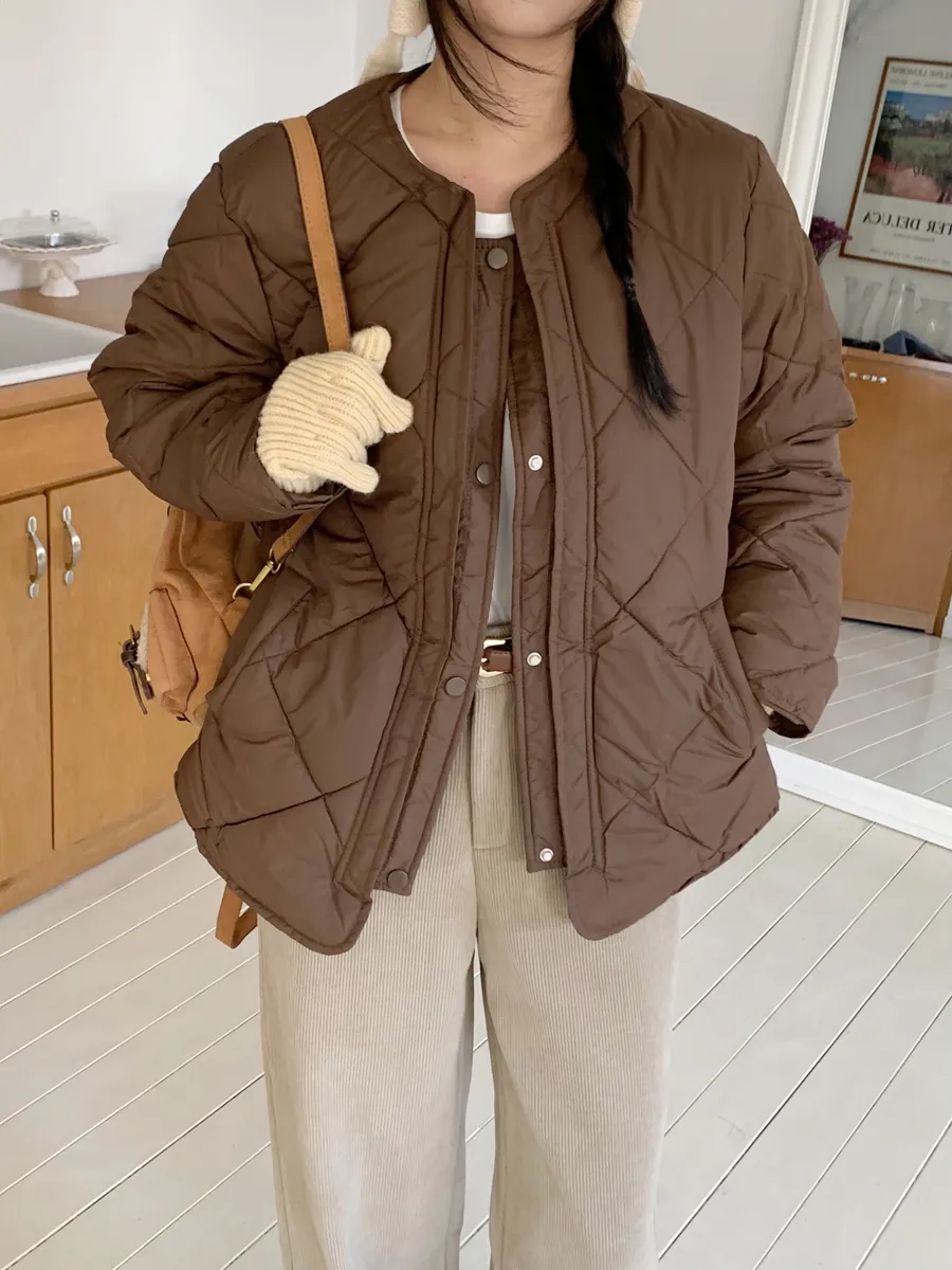 패딩 모델 착용 이미지-S1L51