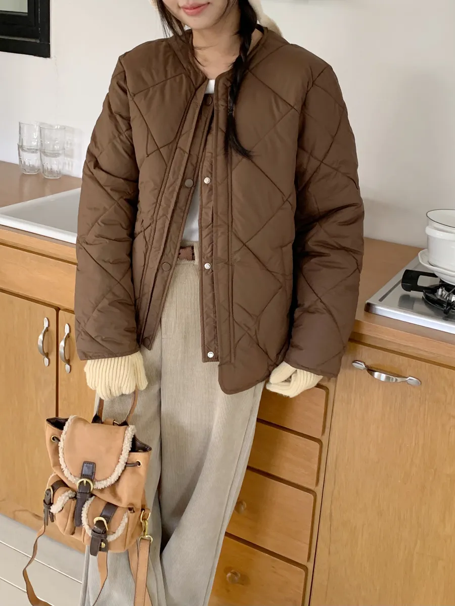 패딩 모델 착용 이미지-S1L47