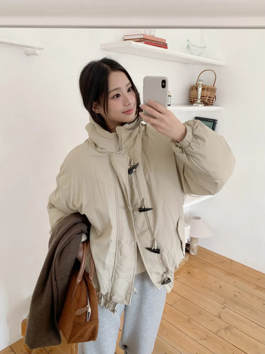 패딩 모델 착용 이미지-S1L38