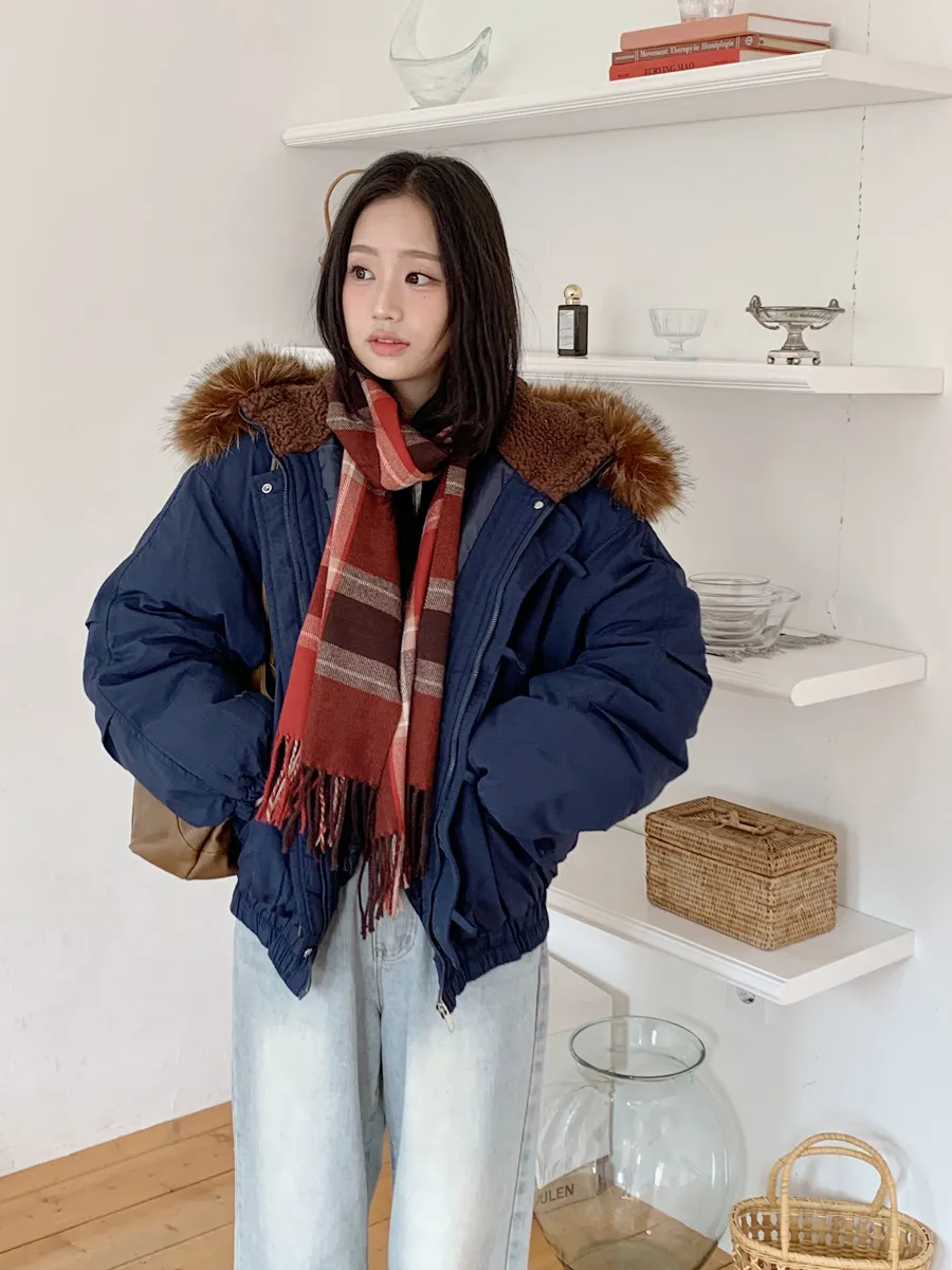 패딩 모델 착용 이미지-S1L21