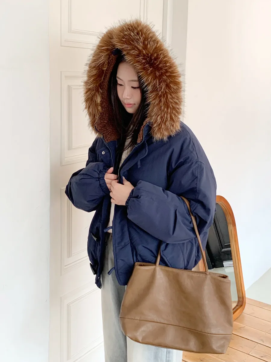 패딩 모델 착용 이미지-S1L18