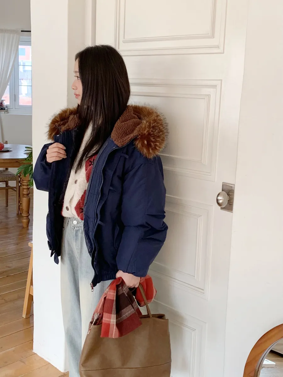 패딩 모델 착용 이미지-S1L14