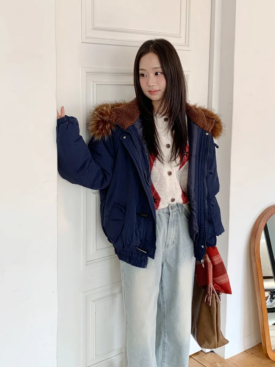 패딩 모델 착용 이미지-S1L16