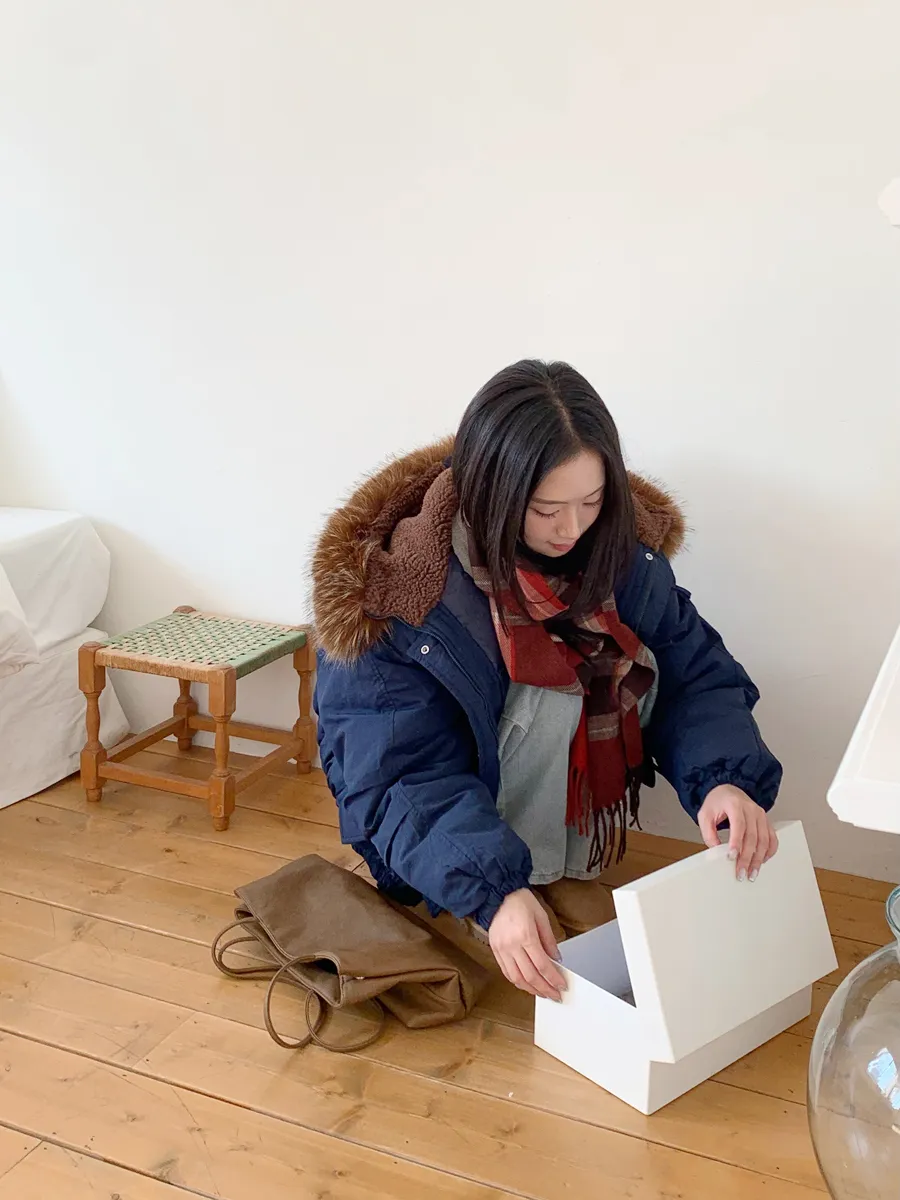 패딩 모델 착용 이미지-S1L23