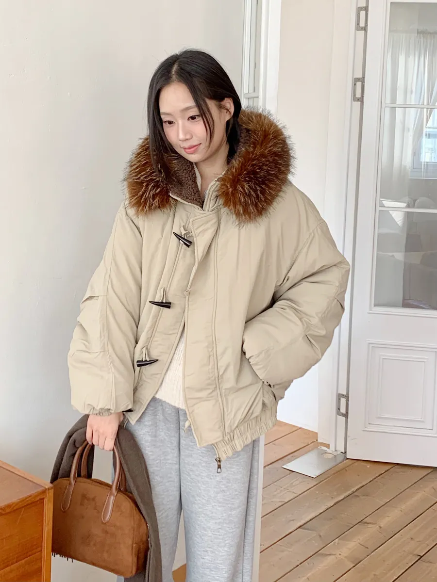 패딩 모델 착용 이미지-S1L26