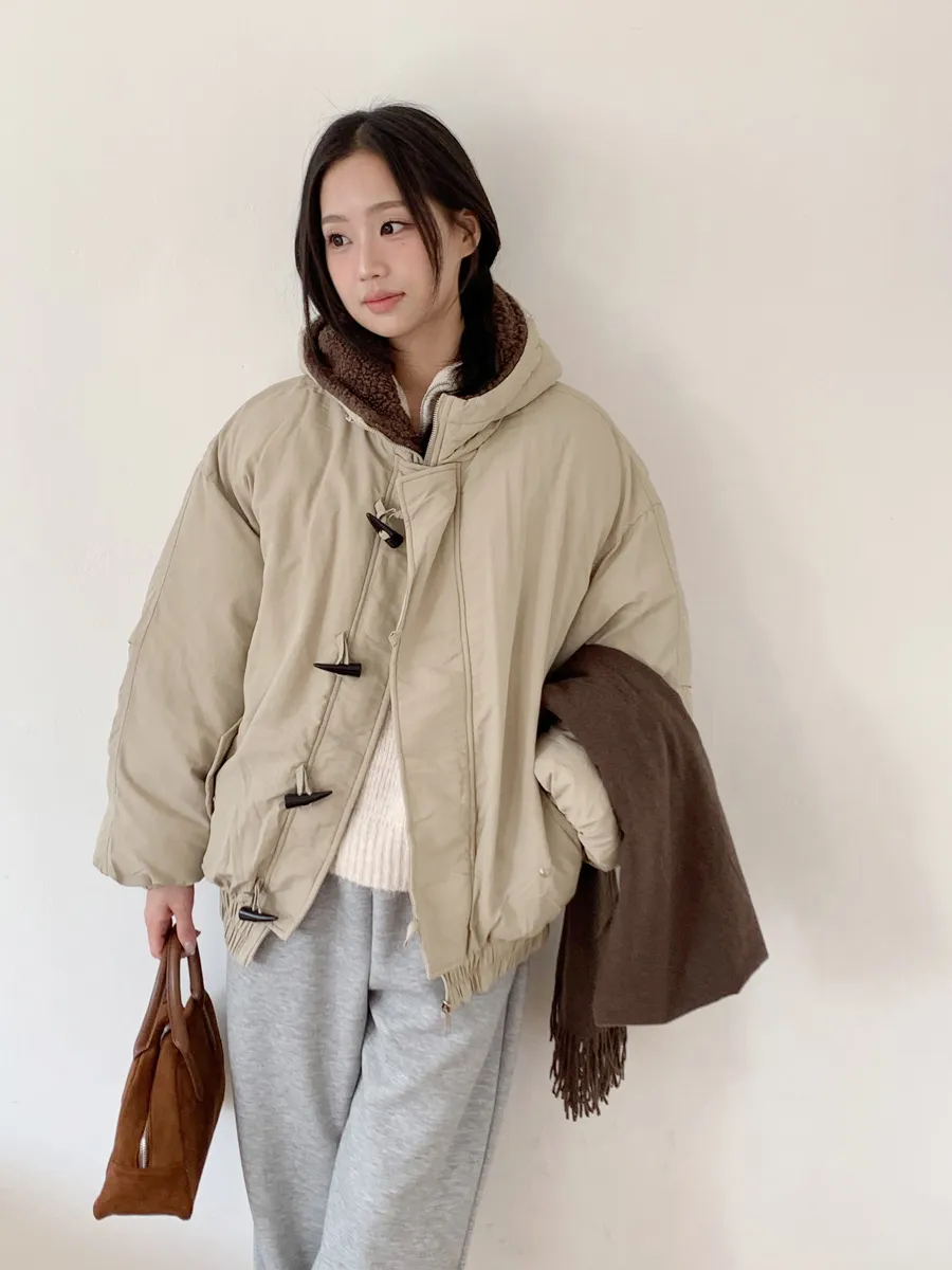 패딩 모델 착용 이미지-S1L33