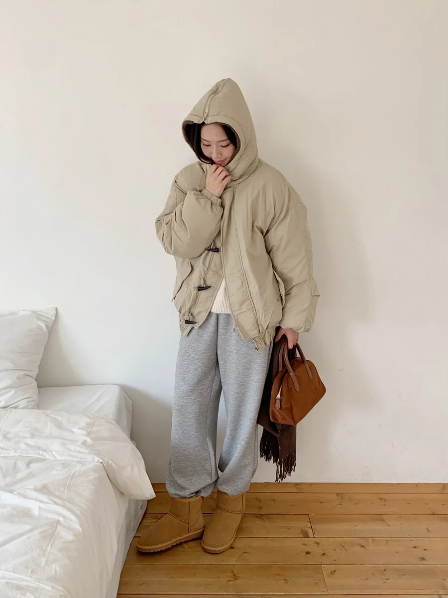 패딩 모델 착용 이미지-S1L37