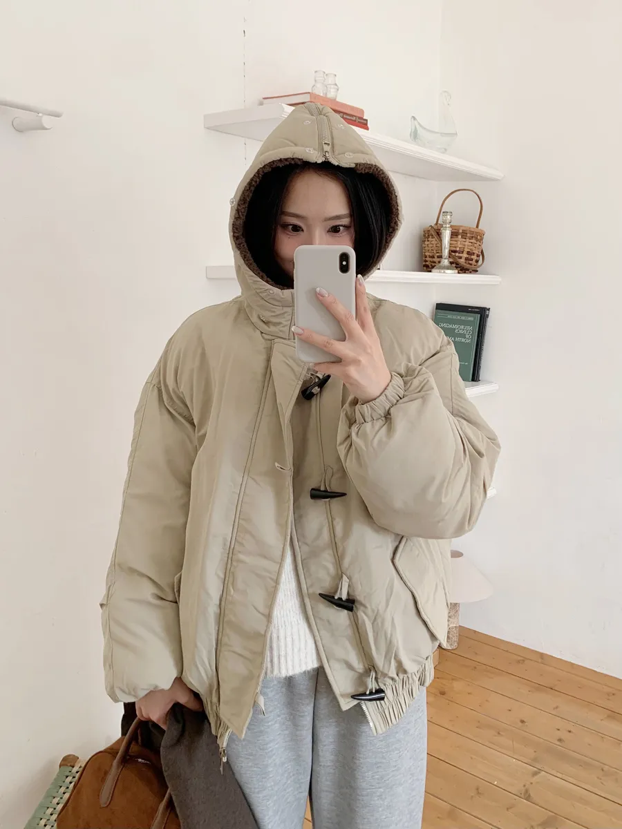 패딩 모델 착용 이미지-S1L39
