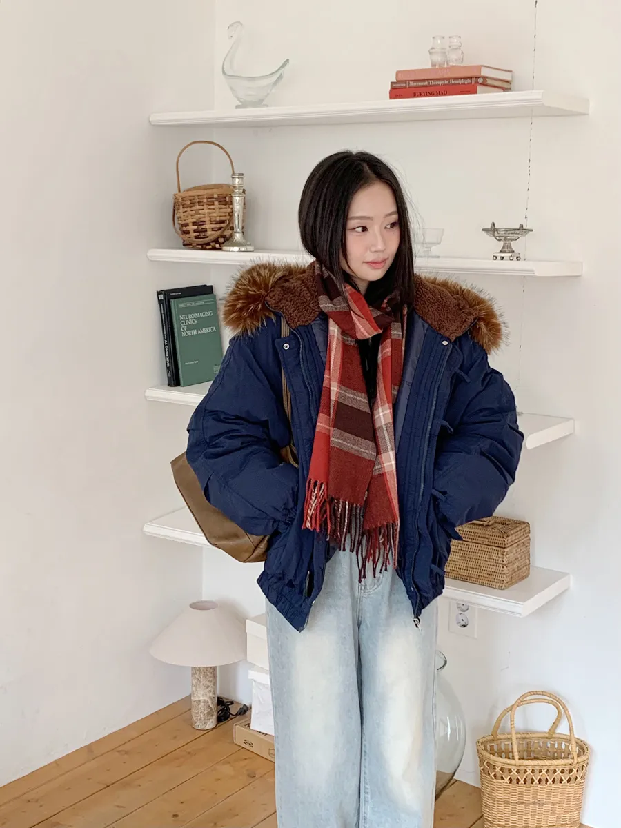 패딩 모델 착용 이미지-S1L20