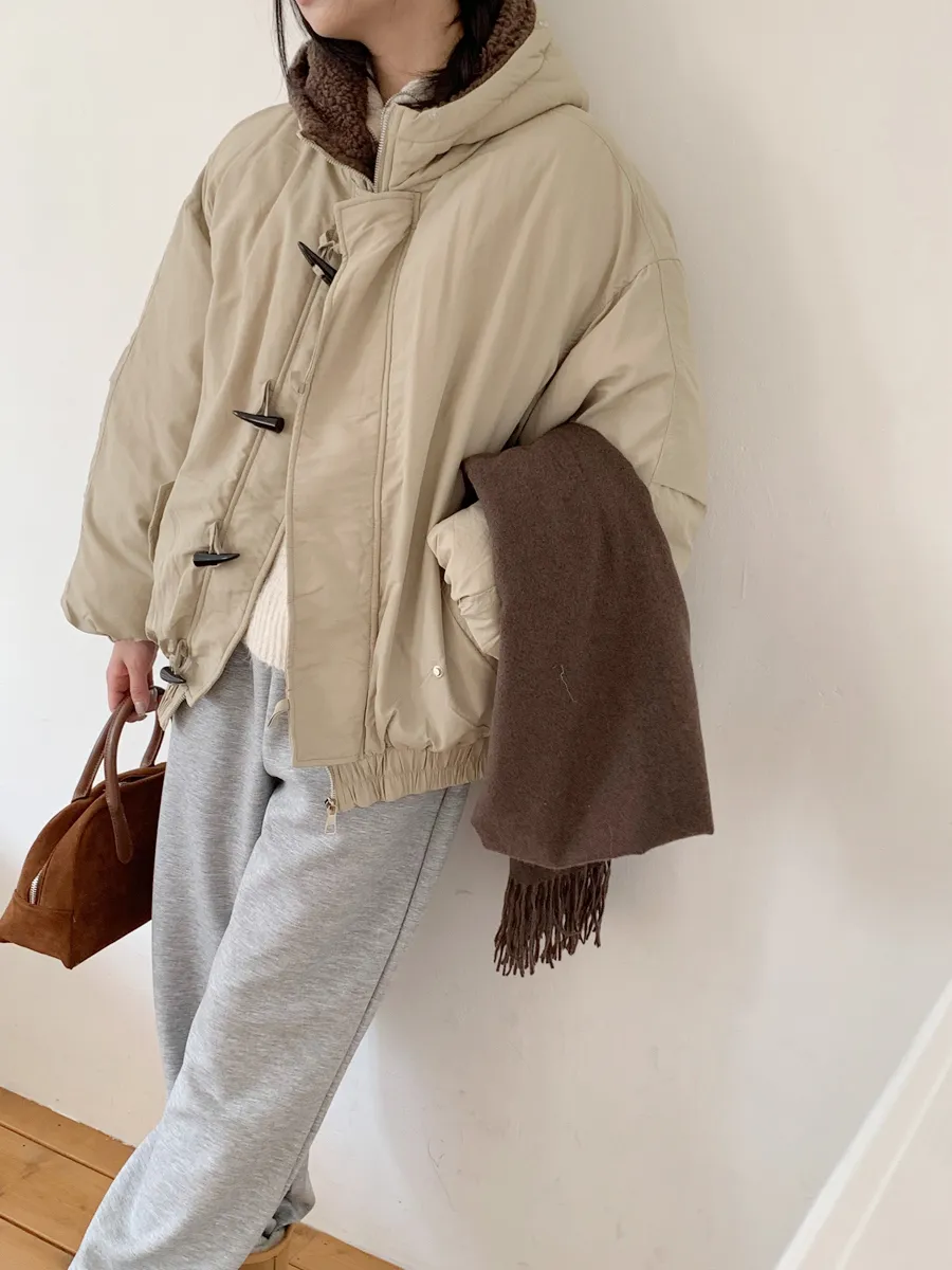 패딩 모델 착용 이미지-S1L32