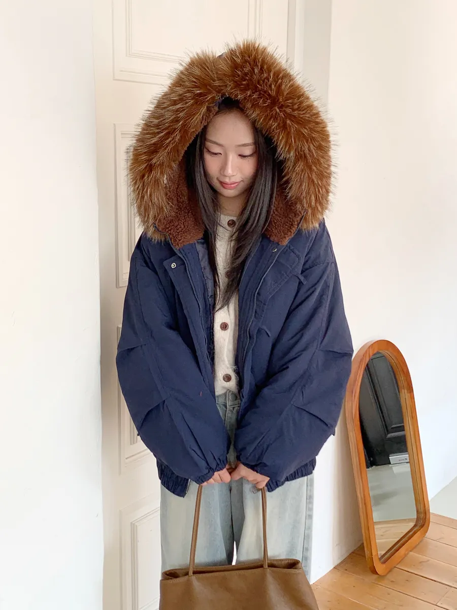 패딩 모델 착용 이미지-S1L17