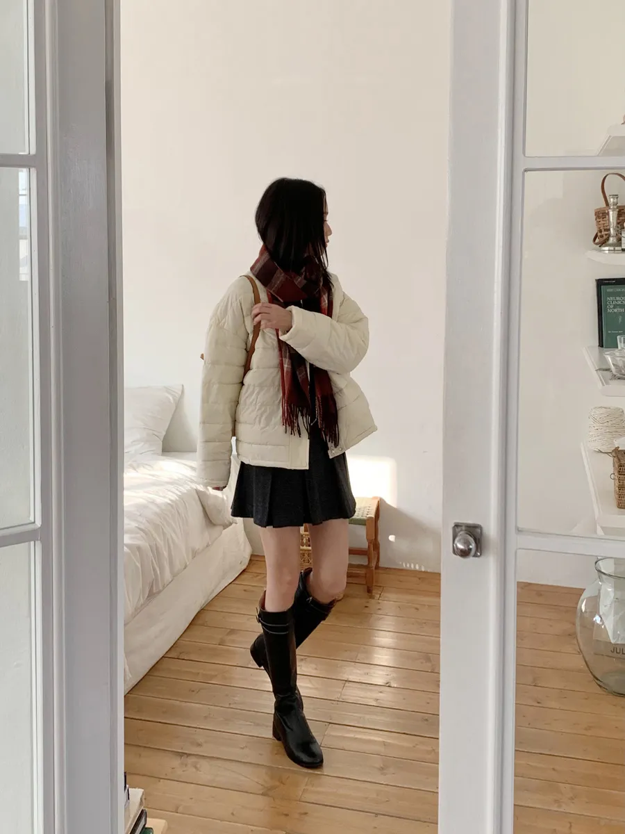 패딩 모델 착용 이미지-S1L58