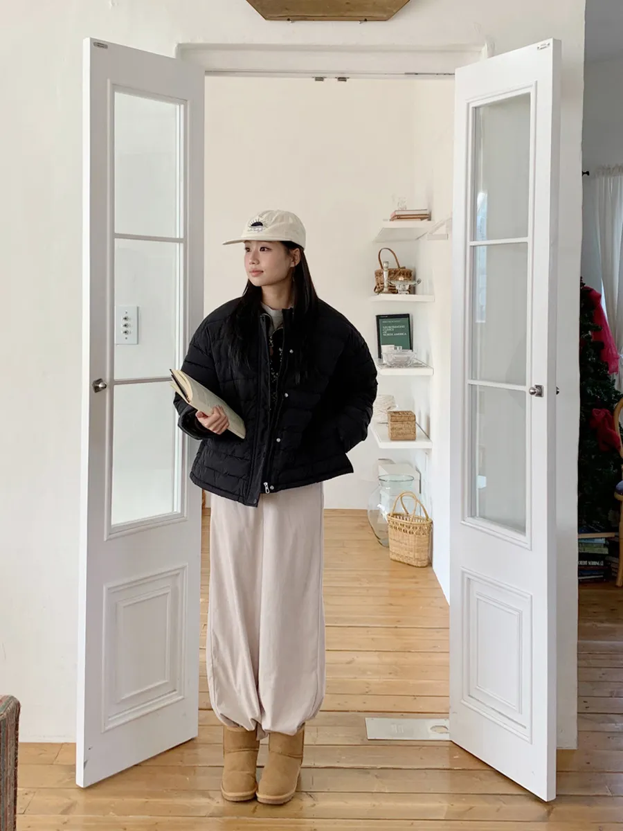 패딩 모델 착용 이미지-S1L14