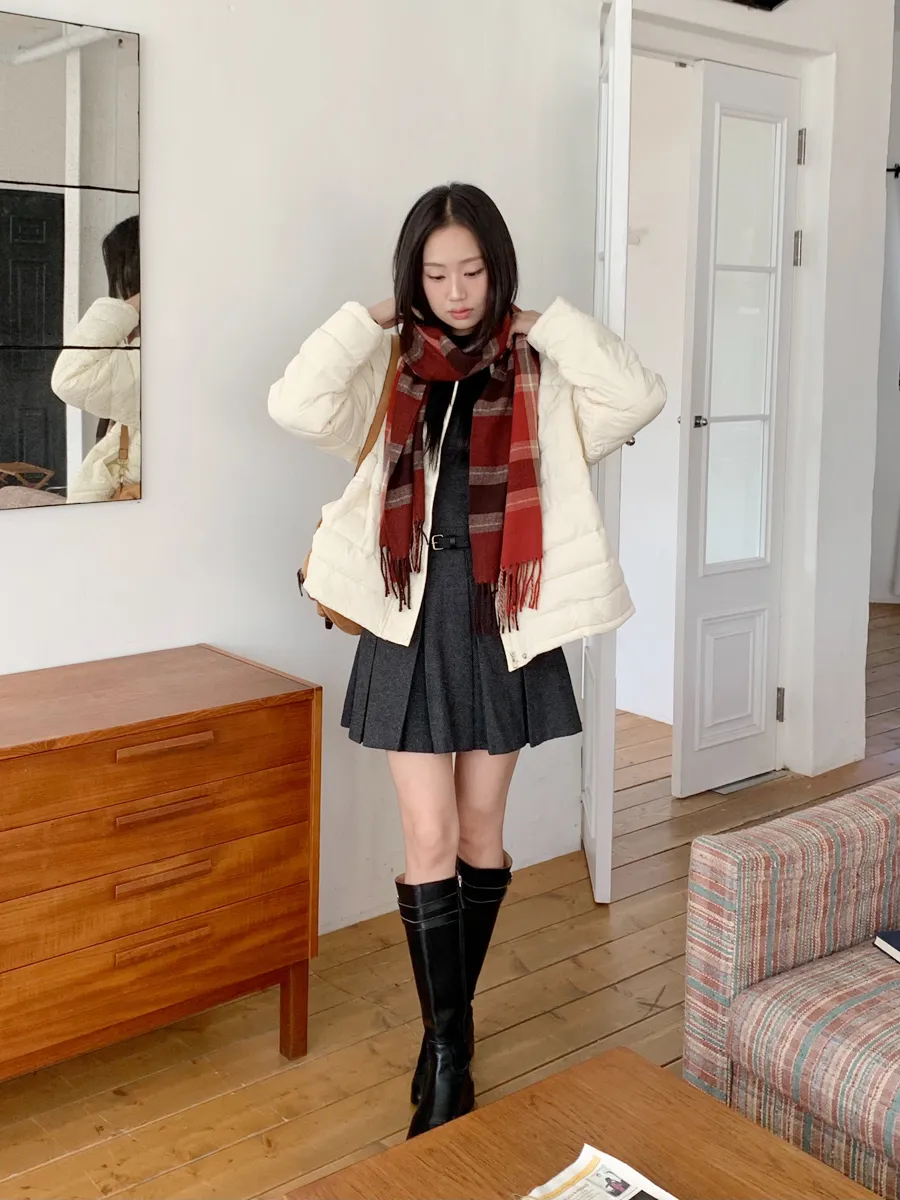 패딩 모델 착용 이미지-S1L46