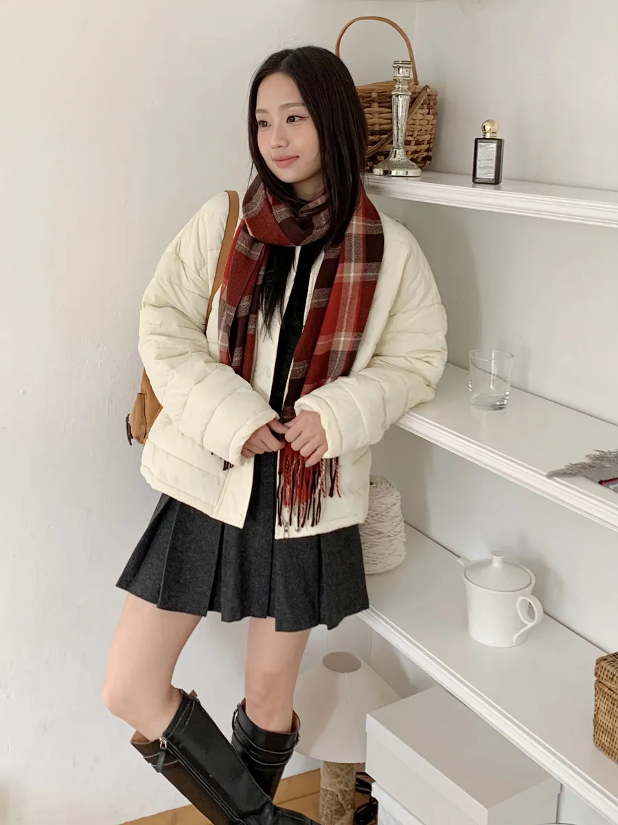 패딩 모델 착용 이미지-S1L54