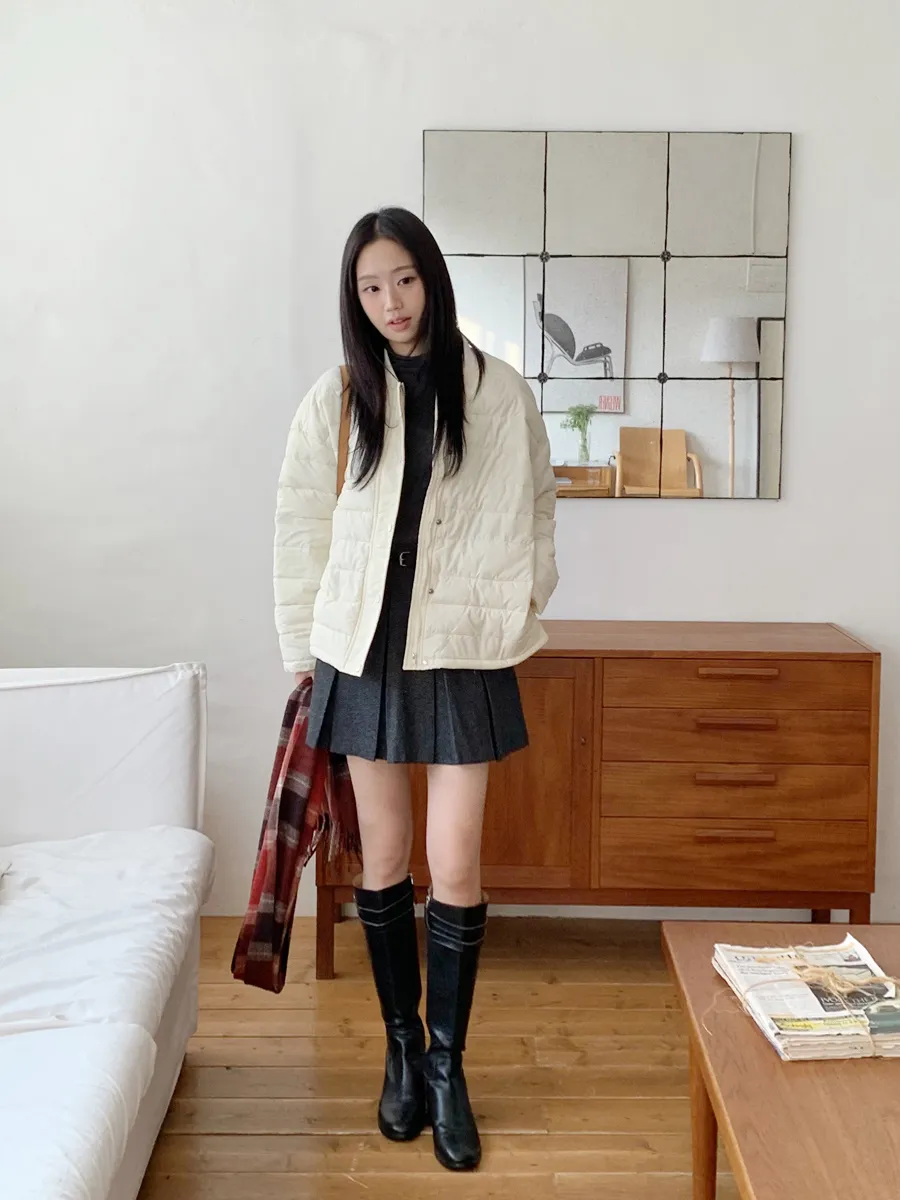 패딩 모델 착용 이미지-S1L44