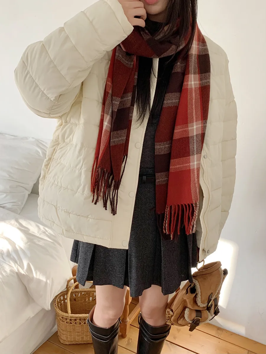 패딩 모델 착용 이미지-S1L52