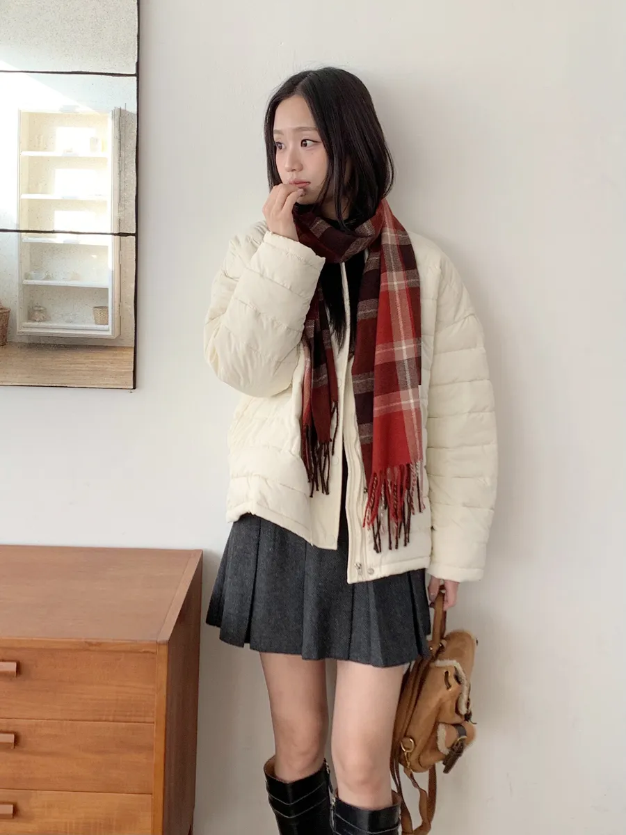 패딩 모델 착용 이미지-S1L47