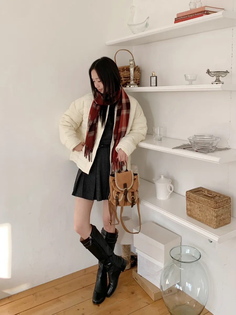 패딩 모델 착용 이미지-S1L57