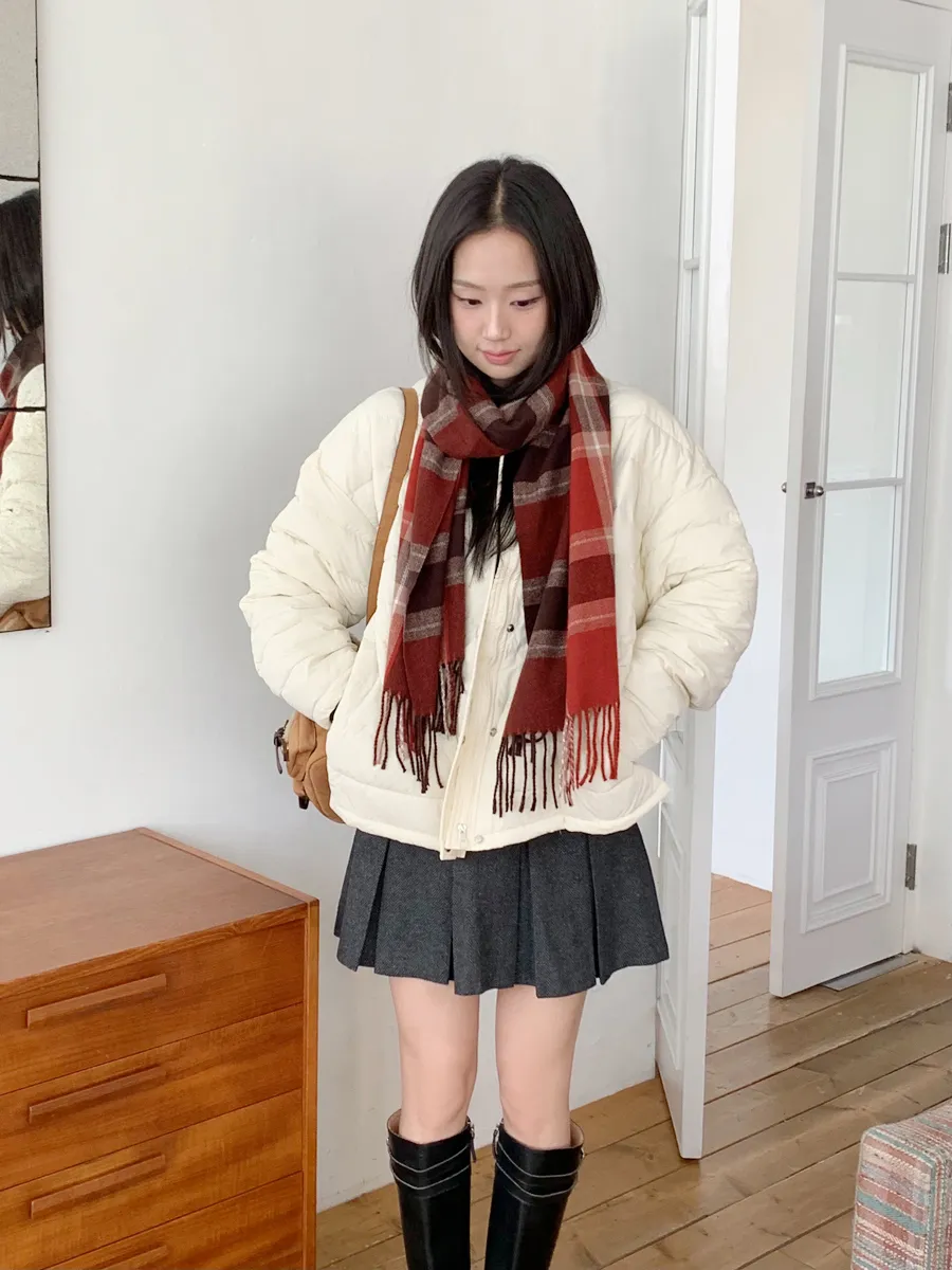 패딩 모델 착용 이미지-S1L42