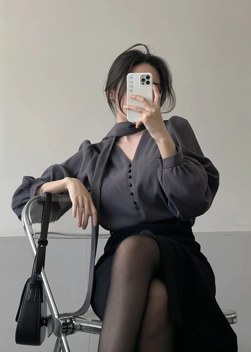 블라우스 모델 착용 이미지-S1L23