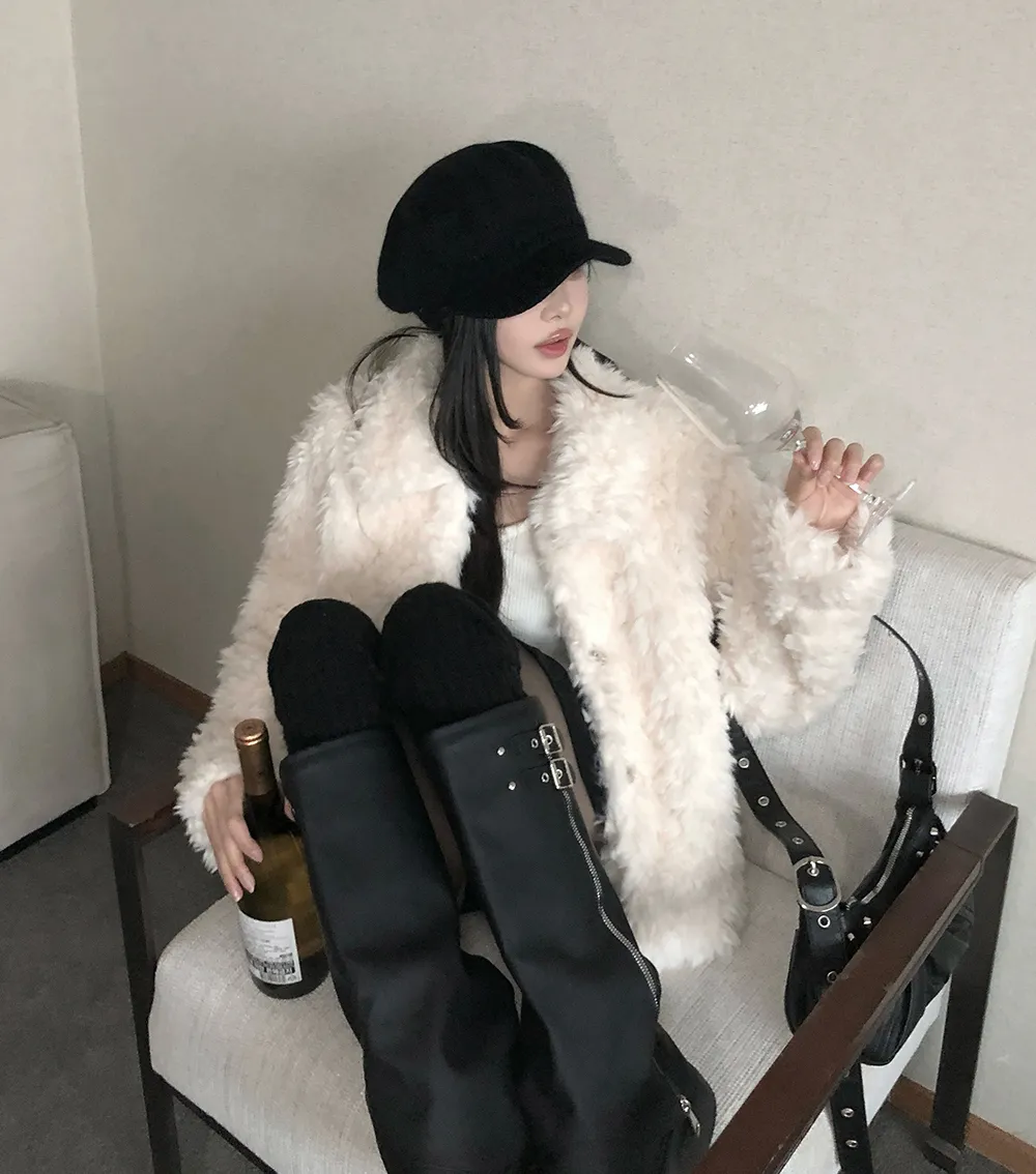 재킷 모델 착용 이미지-S2L7