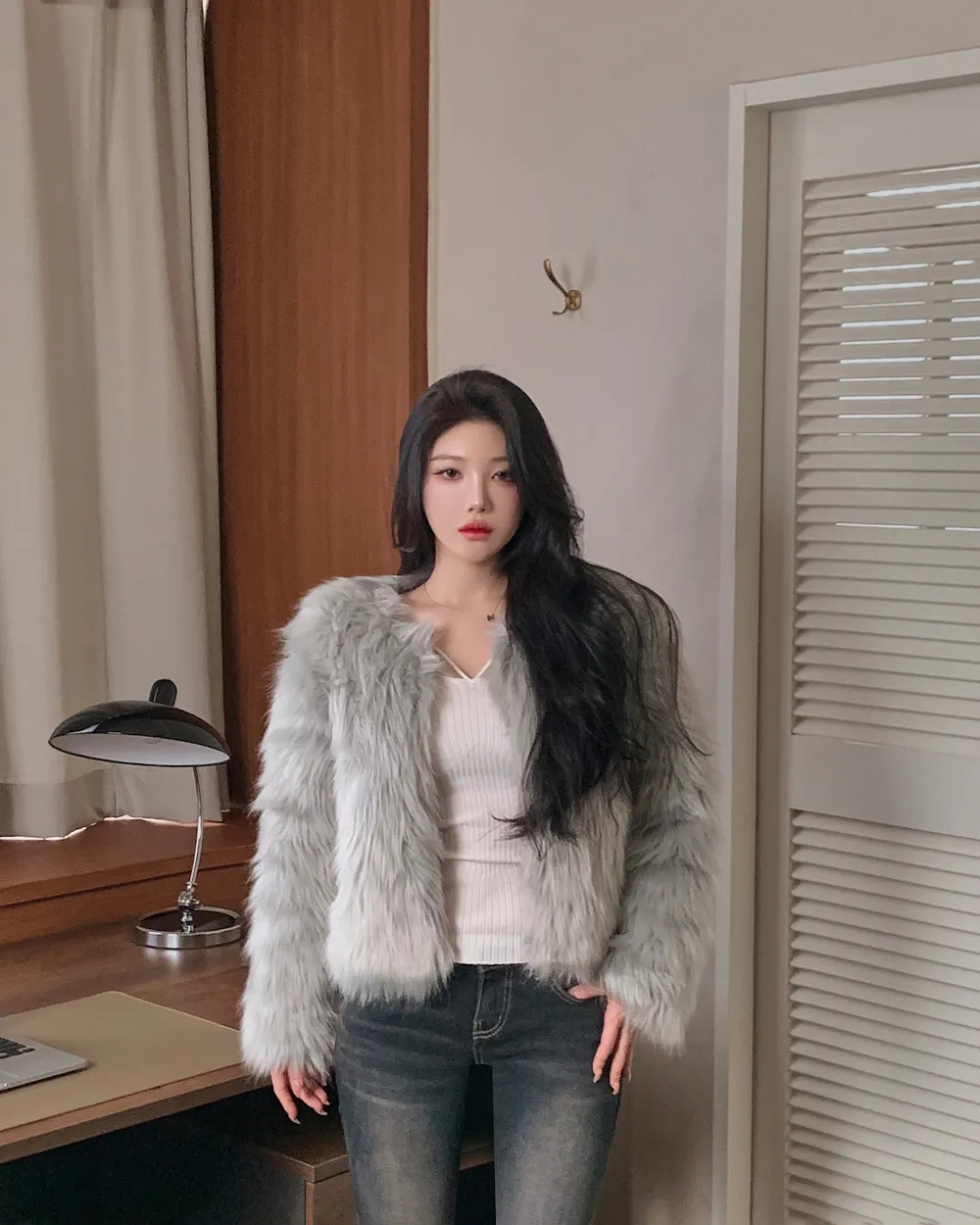 긴팔 티셔츠 모델 착용 이미지-S1L49